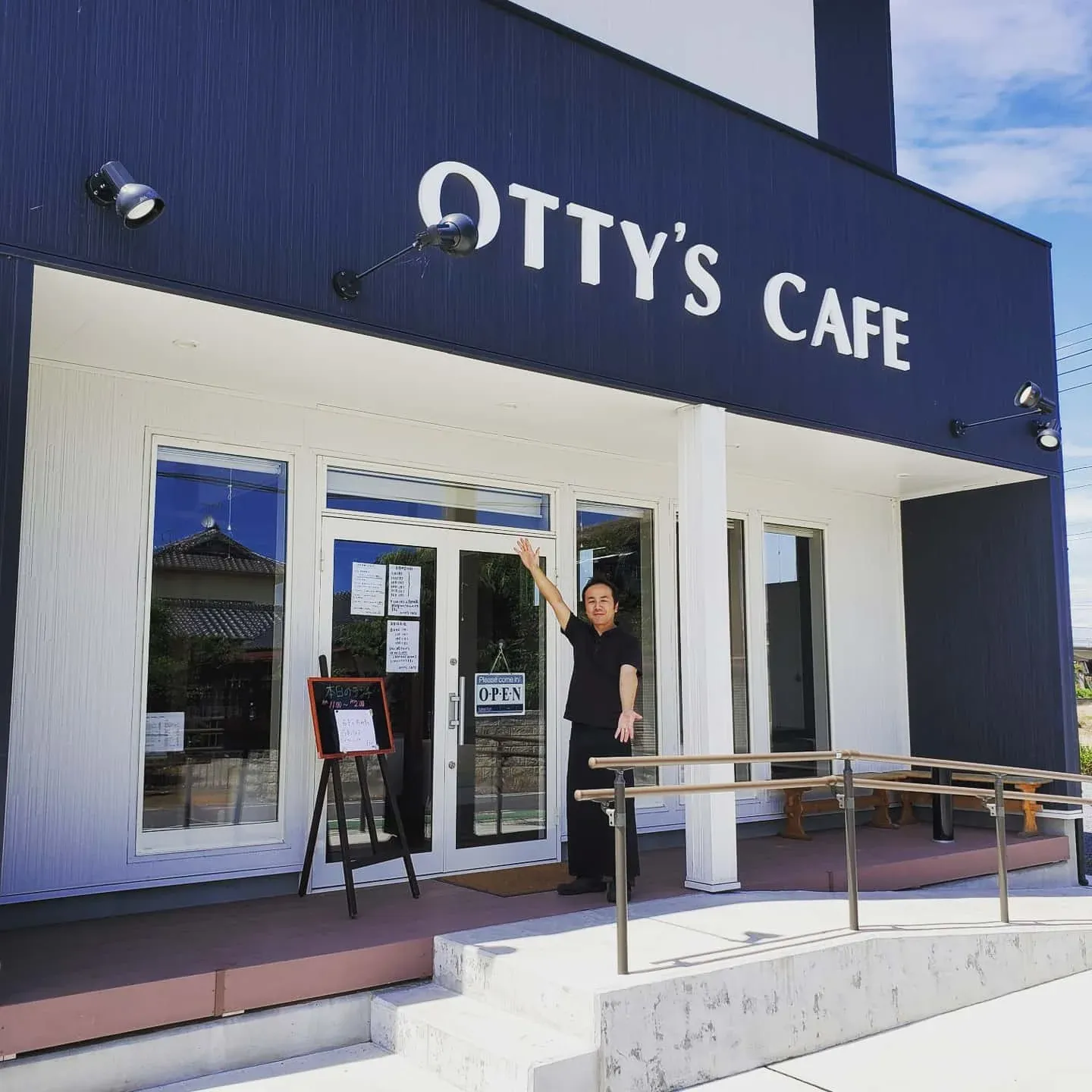 OTTY'S CAFE 店長 岩本 良炳